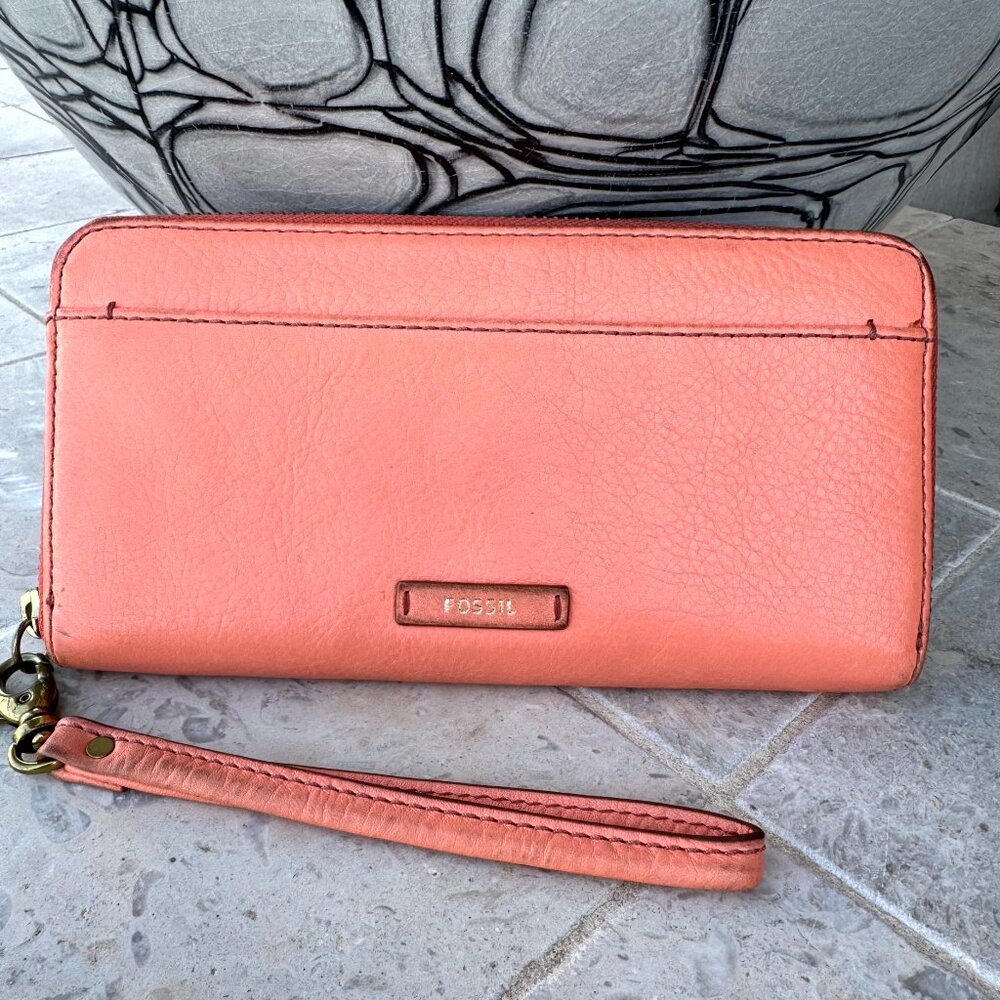 FOSSIL Julia Coral Peach Pebbled Leather Zip Around Wristlet Large Wallet
